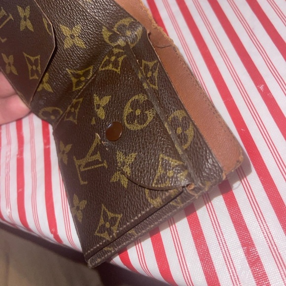 Vintage Louis Vuitton Monogram bilfold wallet - Picture 10 of 13